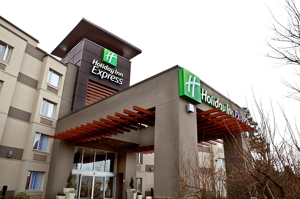 Holiday Inn Express & Suites Langley entrance