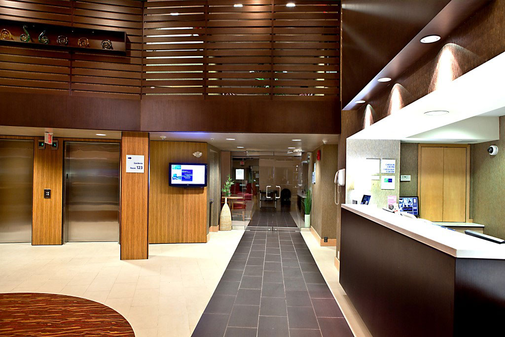 Holiday Inn Express & Suites lobby